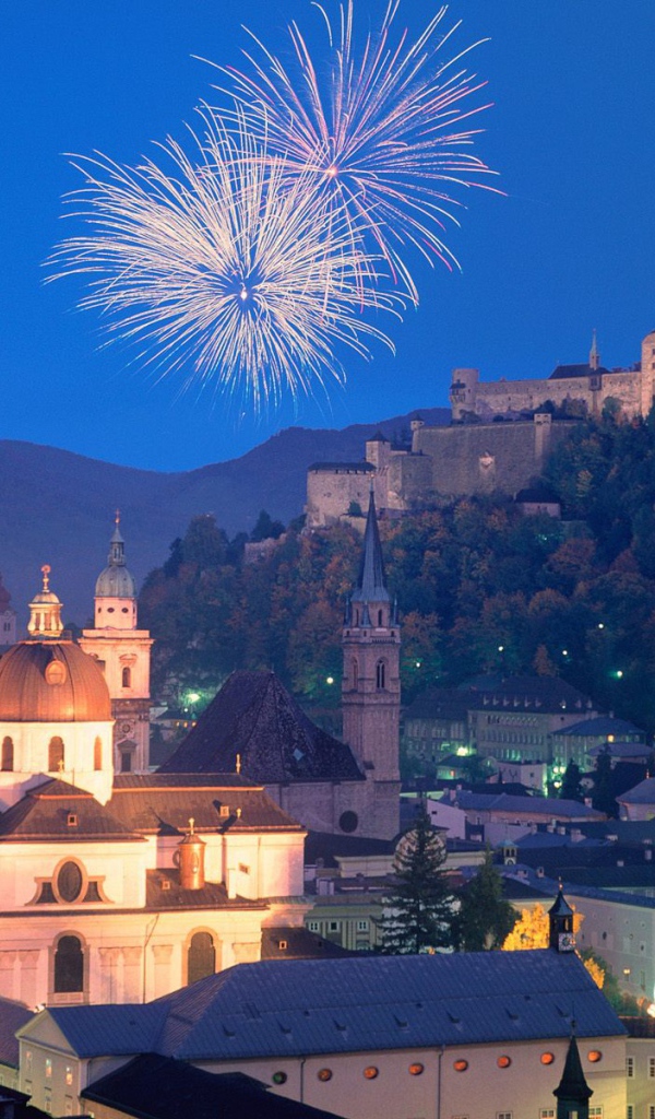 Фейерверк в городе  Зальцбург, Австрия
