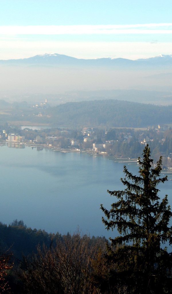 Туман над озером Клопайнер Зее, Австрия