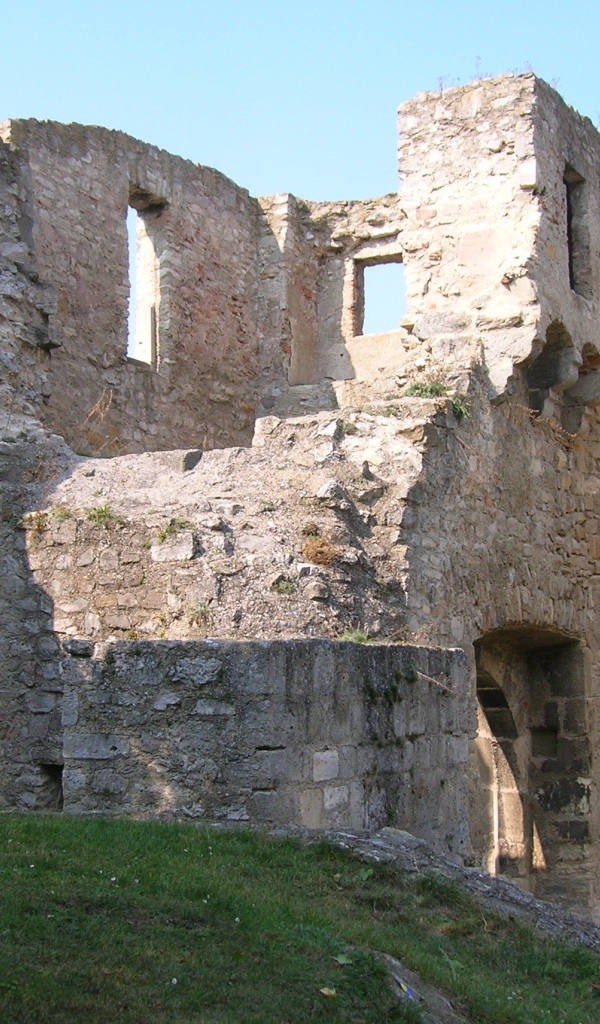 Крепостная стена в городе Гайнберг, Австрия