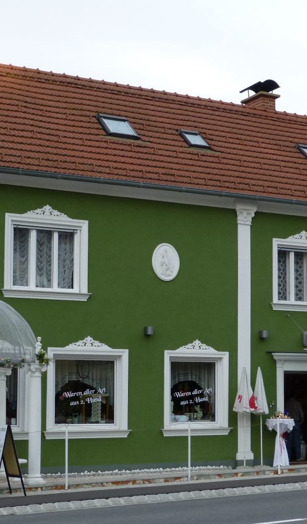 Зеленый дом на курорте Бад Лойперсдорф, Австрия