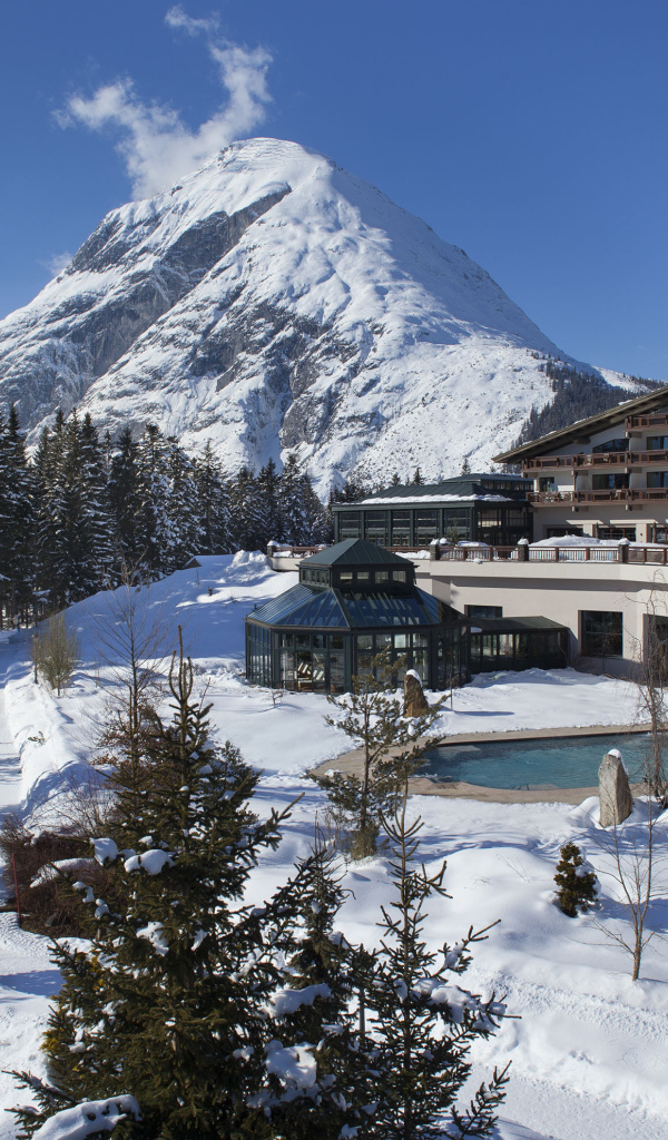 Бассейн в отеле на курорте Тельфс-Бюхен, Австрия