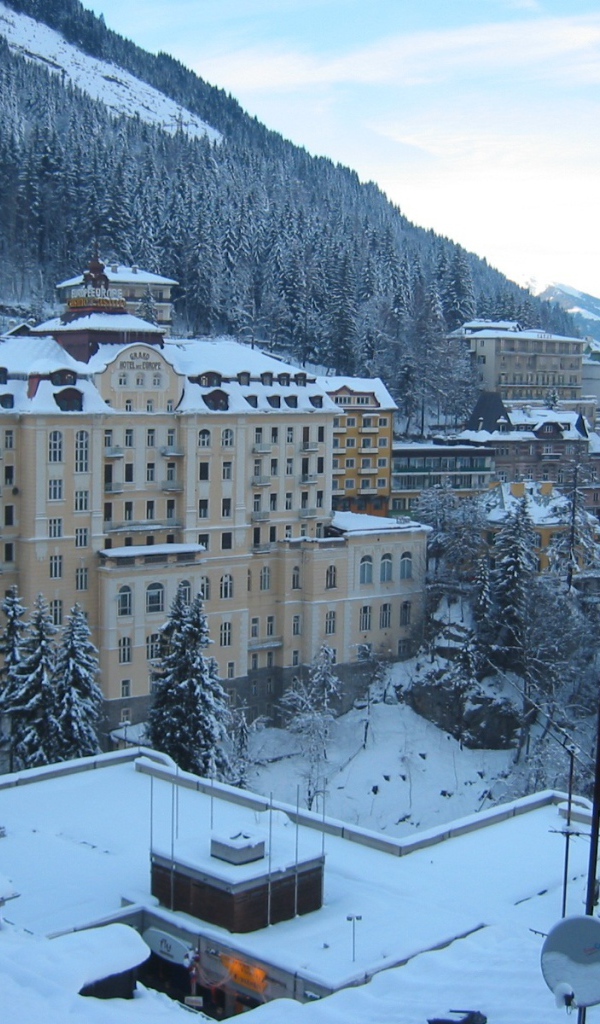 Дома на фоне гор на курорте Бад Хофгастайн, Австрия