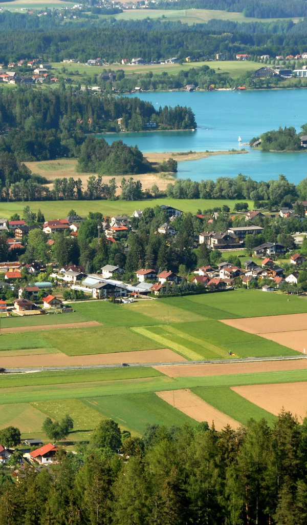 Город на курорте Фаакер-Зее, Австрия