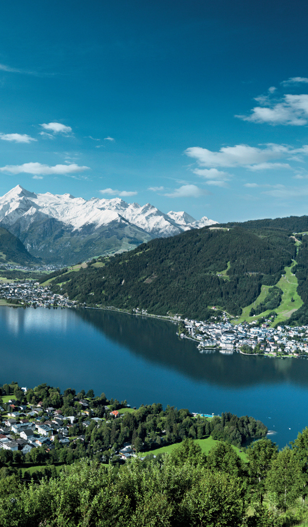 Озеро на курорте Цель-ам-Зее, Австрия