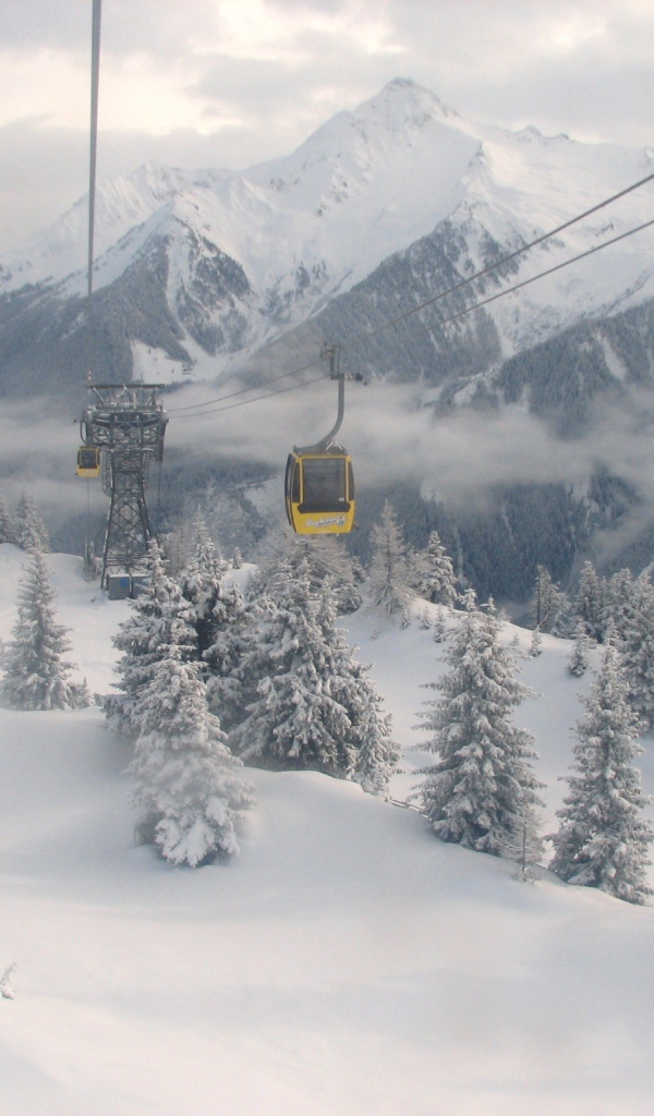 Подъемник на горнолыжном курорте Майрхофен, Австрия