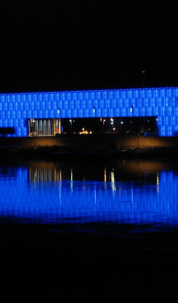 Светящееся здание в городе Линц, Австрия