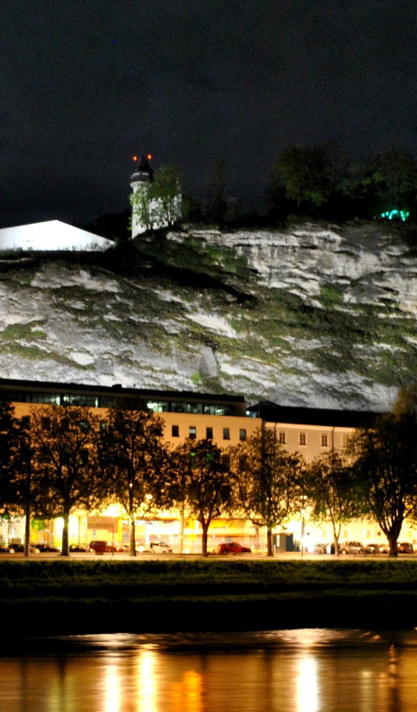 Ночная подсветка в городе  Зальцбург, Австрия