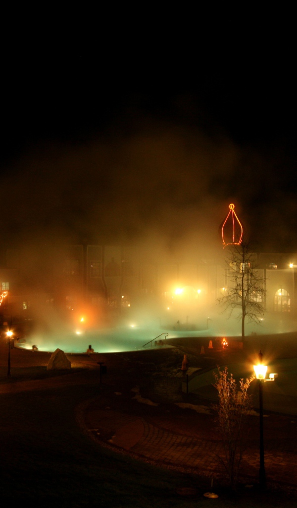 Ночные огни на курорте Бад Лойперсдорф, Австрия