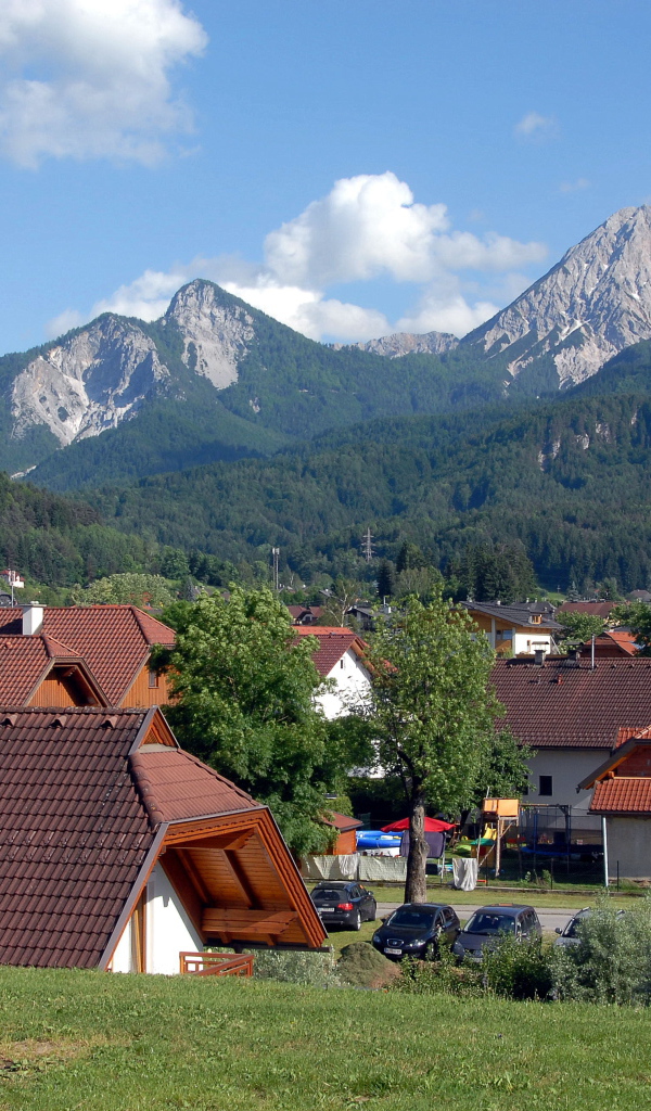 Панорама города на курорте Фаакер-Зее, Австрия