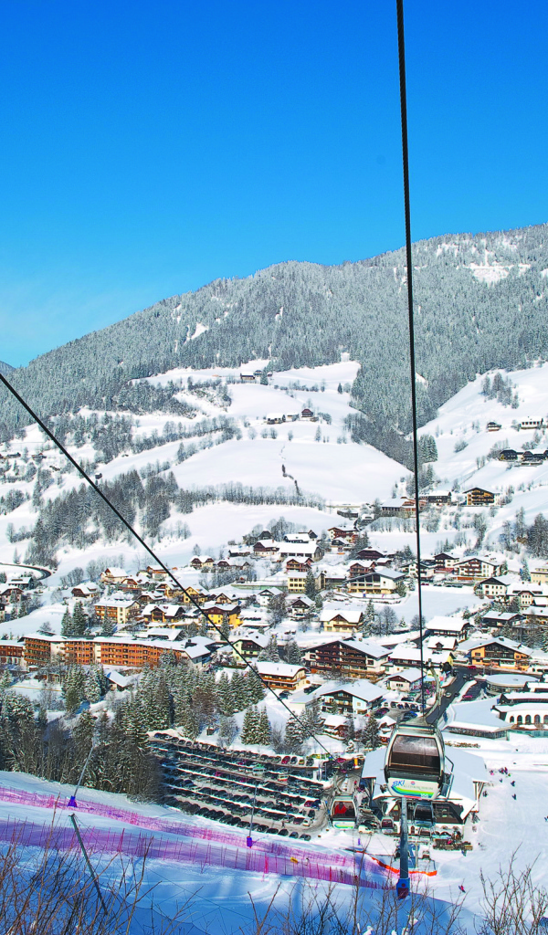 Подъемник зимой на горнолыжном курорте Бад Кляйнкирххайм, Австрия