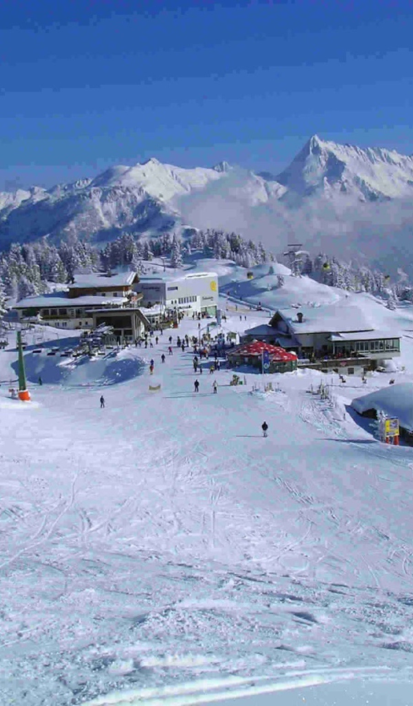 Лыжная трасса на горнолыжном курорте Майрхофен, Австрия