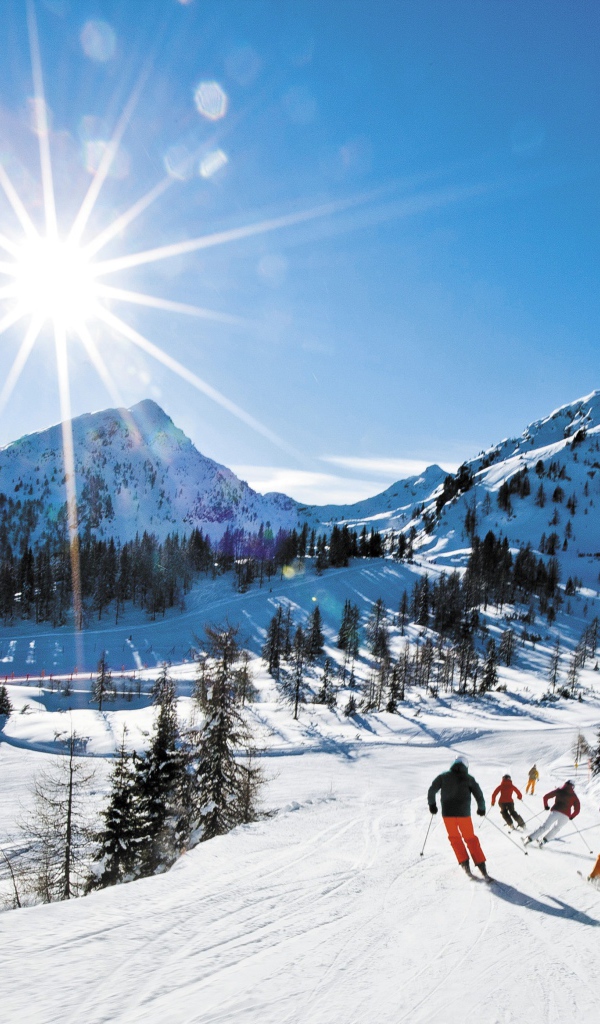 Катание на лыжах на горнолыжном курорте Шладминг, Австрия