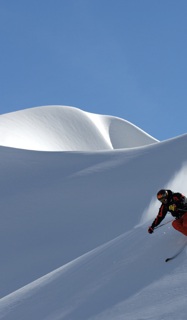 Крутой спуск на горнолыжном курорте Сант Антон, Австрия
