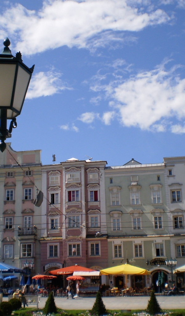 Уличный фонарь в городе Линц, Австрия