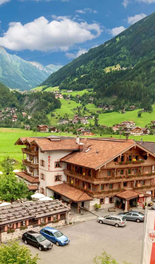 Летний пейзаж на горнолыжном курорте Майрхофен, Австрия