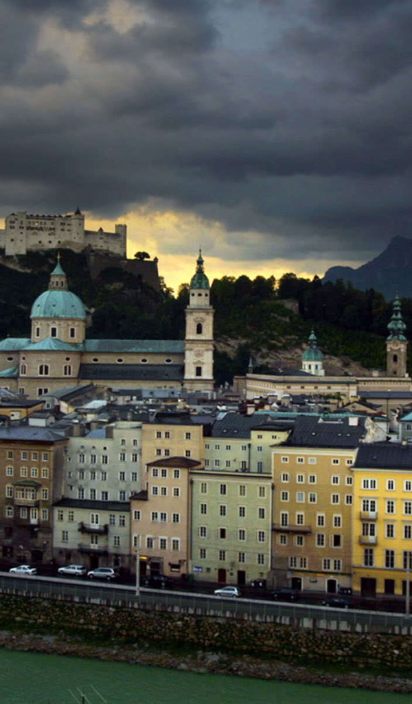 Закат в городе  Зальцбург, Австрия