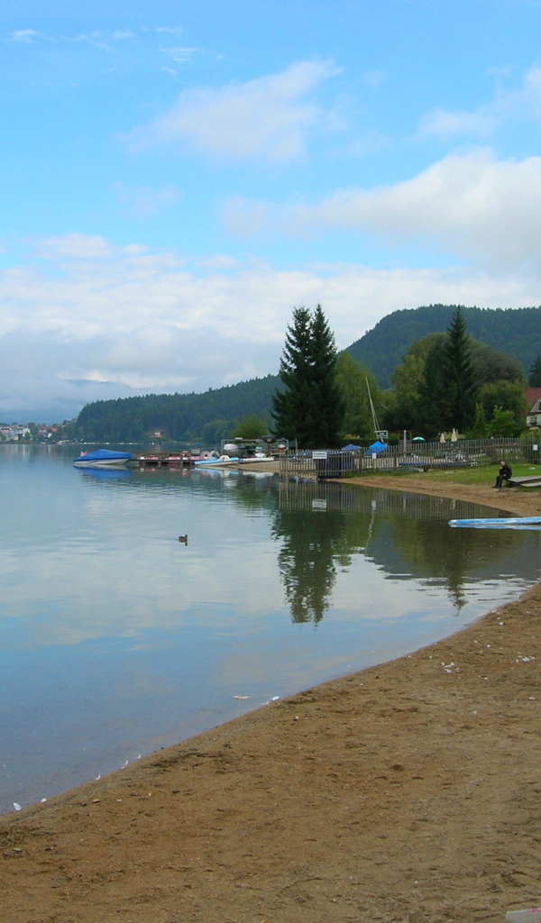 Пляж на курорте Фаакер-Зее, Австрия