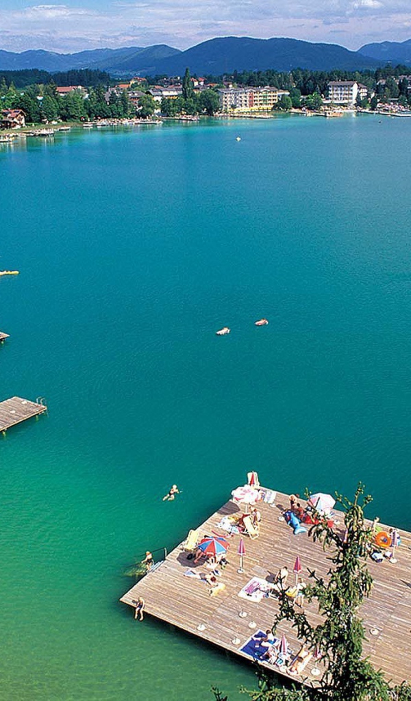 Бирюзовые воды озера Клопайнер Зее, Австрия