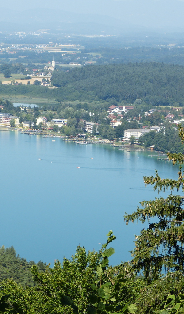 Вид с горы на озеро Клопайнер Зее, Австрия