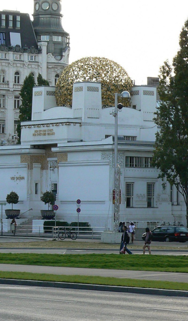 Прогулка по улице в городе Вена, Австрия