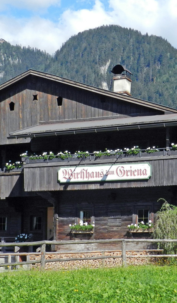 Деревянное здание на горнолыжном курорте Майрхофен, Австрия