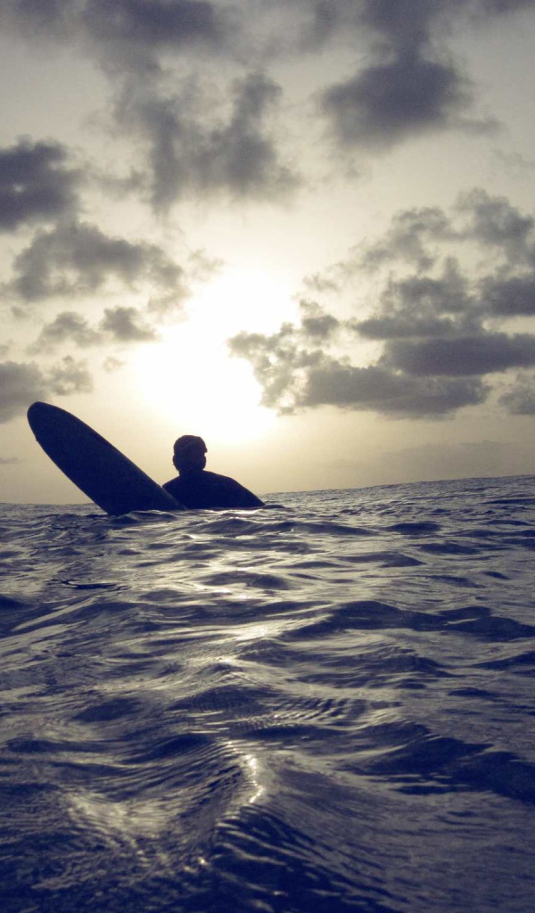 Серфер в Барбадосе