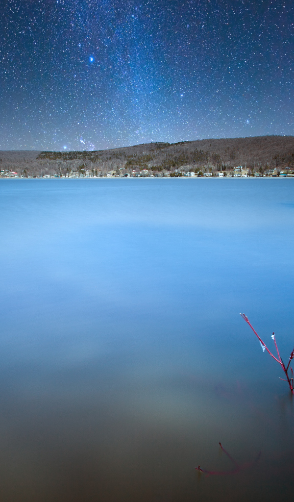 Млечный Путь над озером в Канаде