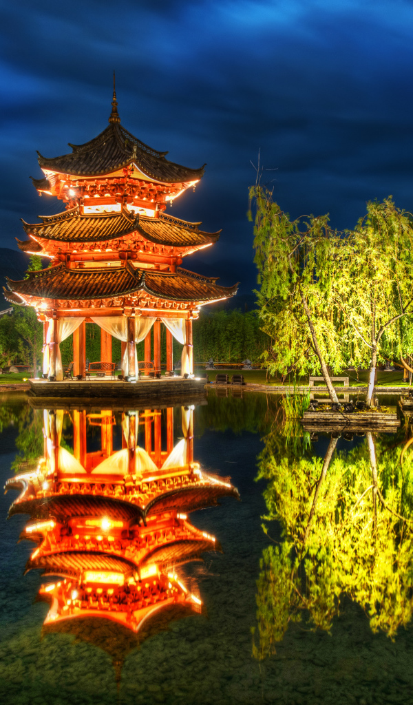 Китайский парк с пагодой