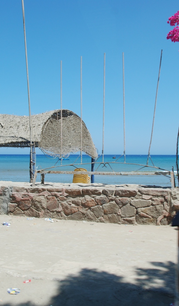 Кафе на пляже на курорте Эль Кусейр, Египет