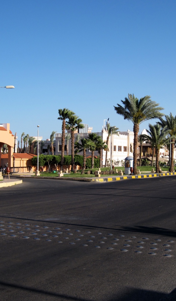 Прибрежная улица на курорте Хургада, Египет