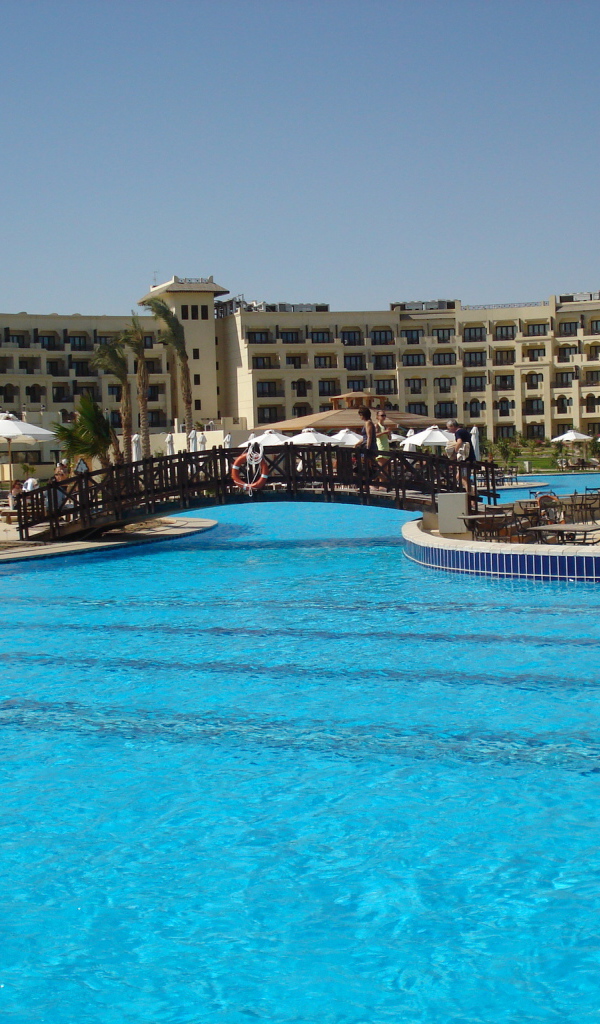 Бассейн в отеле на курорте Хургада, Египет