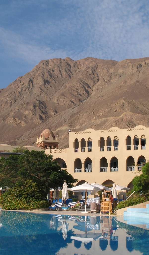 Бассейн в отеле на курорте Таба, Египет