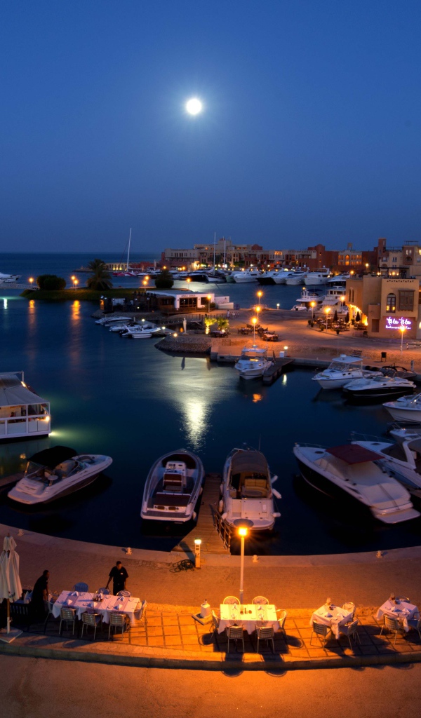 Ночной порт на курорте Эль Гуна, Египет