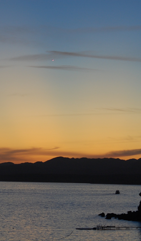 Закат над пляжем на курорте Шарм эль Шейх, Египет