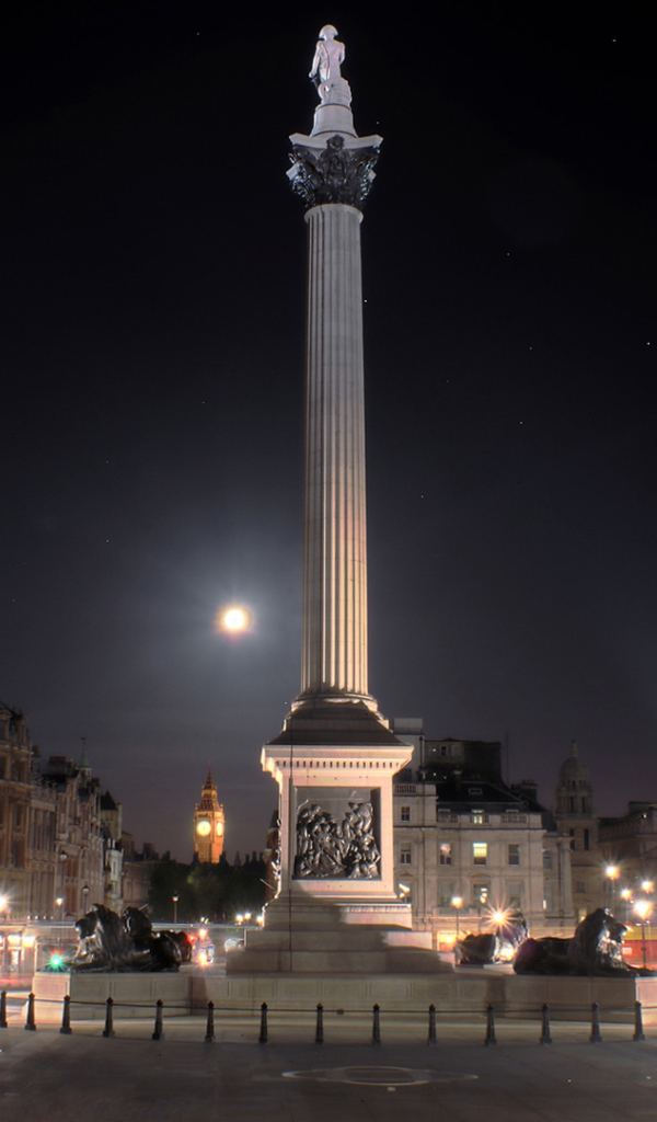 Площадь с колонной в Лондоне