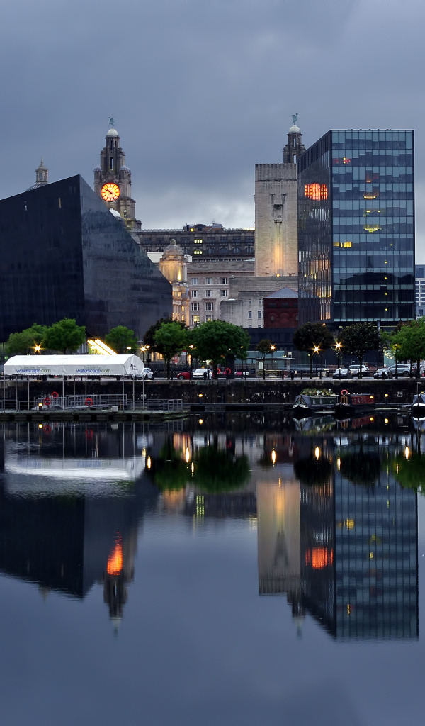 Город Ливерпуль вечером, Англия