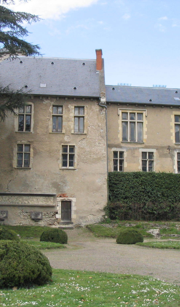 Старинный замок в городе Виши, Франция