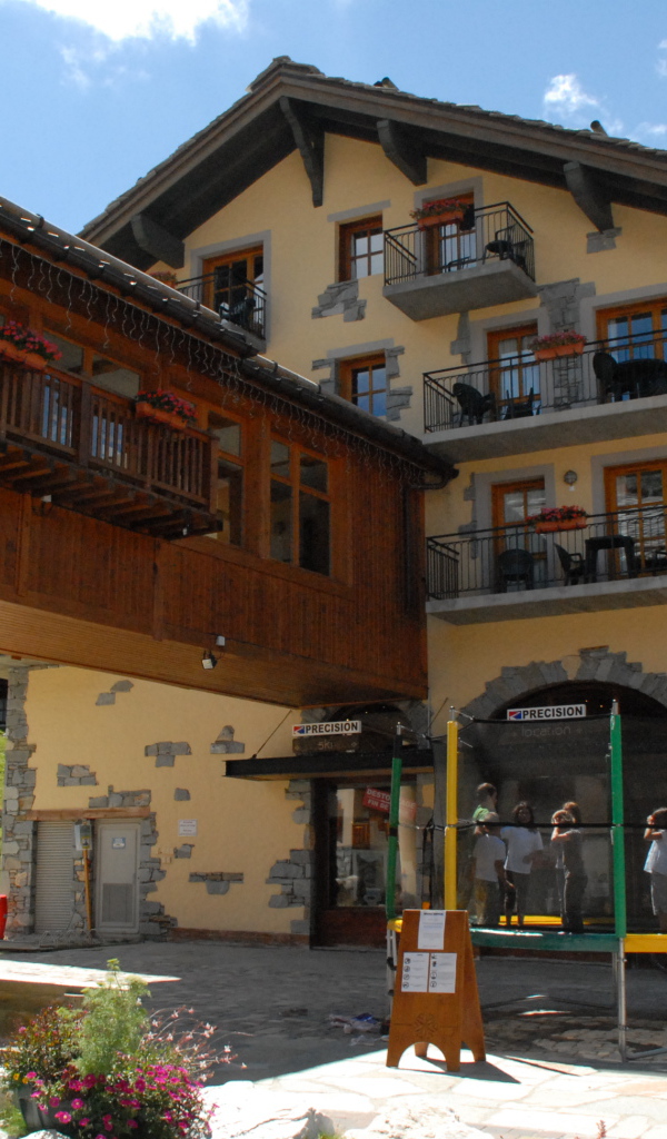 Арка на горнолыжном курорте Лез Арк, Франция