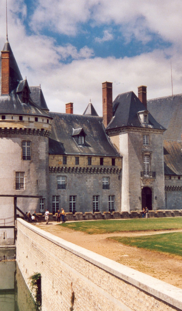 Площадка перед замком в Луаре, Франция