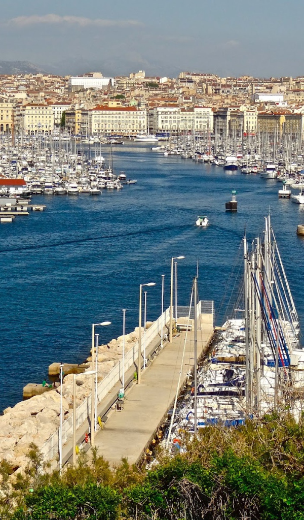 Бухта в городе Марсель, Франция