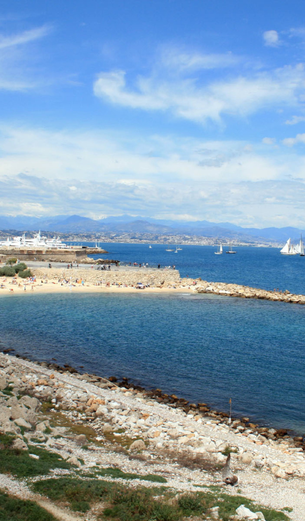 Голубая лагуна на курорте Антибы, Франция