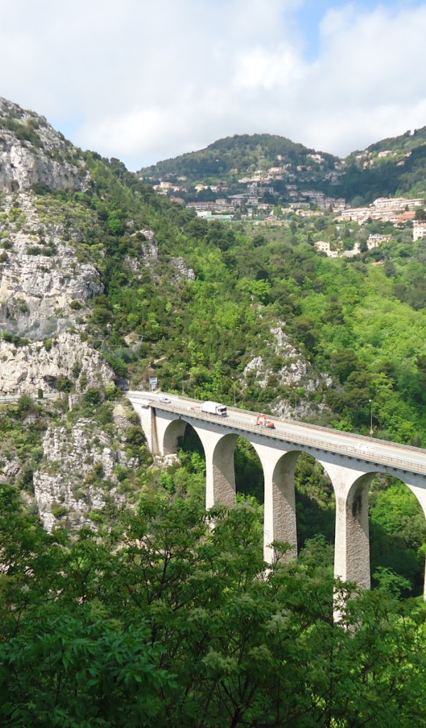 Мост на курорте Эз, Франция