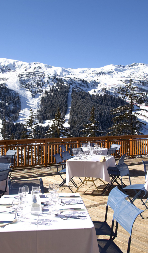 Кафе на горнолыжном курорте Мерибель, Франция