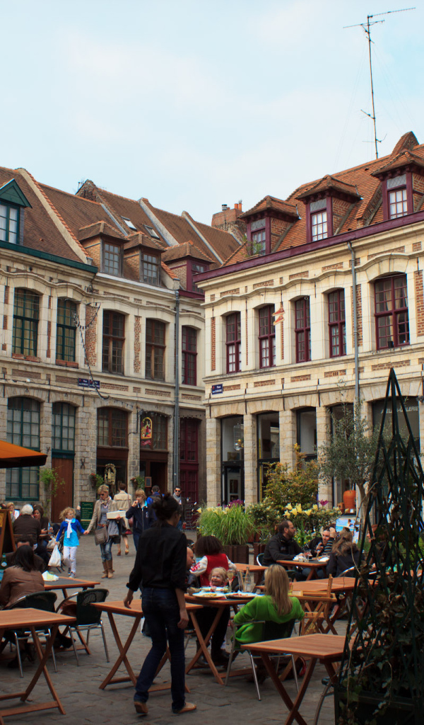 Кафе в городе Лилль, Франция
