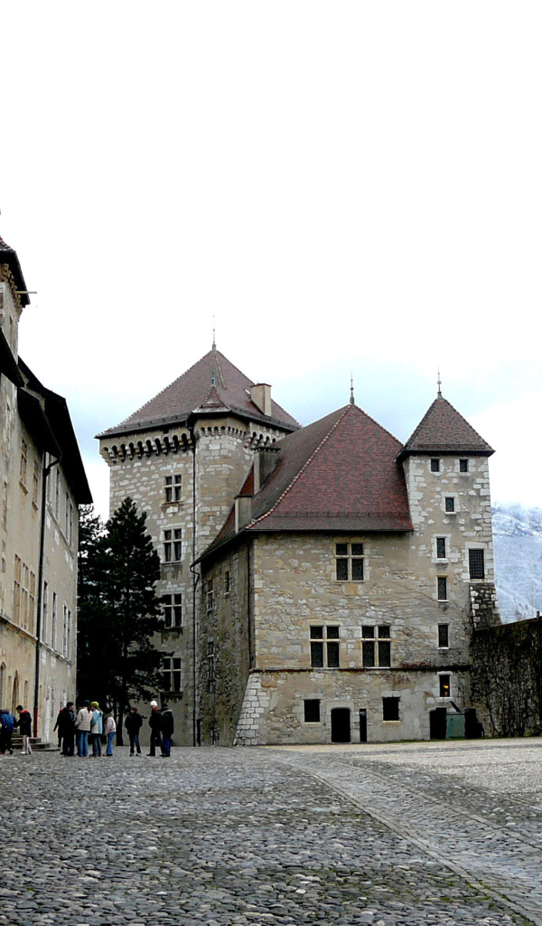 Замок в городе Аннеси, Франция
