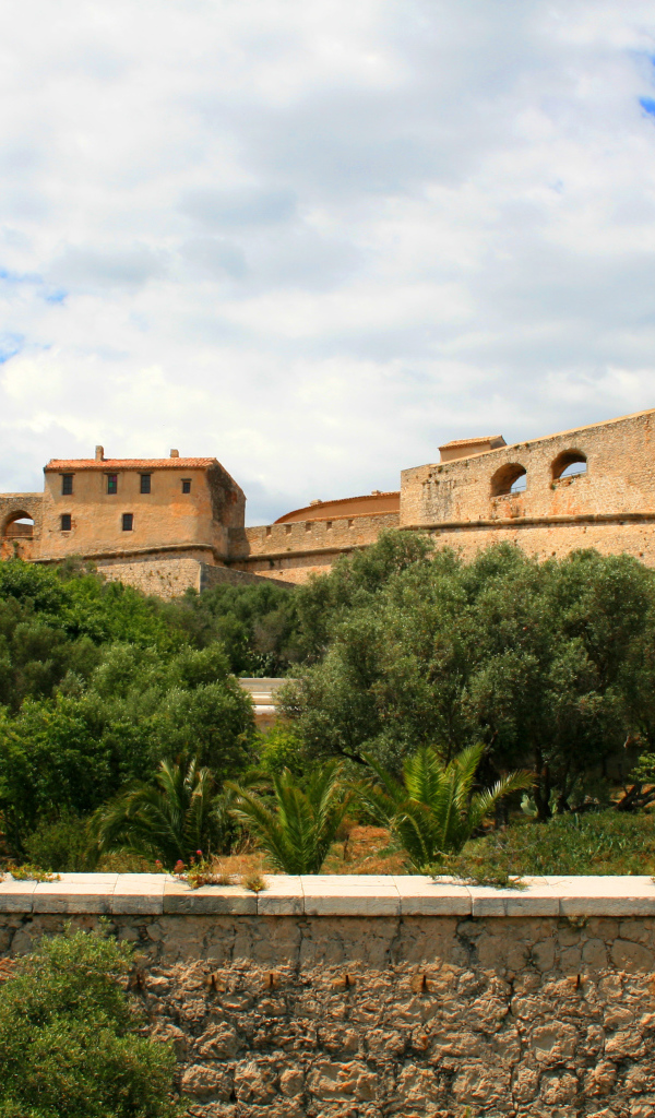 Замок на курорте Антибы, Франция