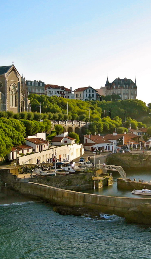 Собор у берега на курорте Биарриц, Франция