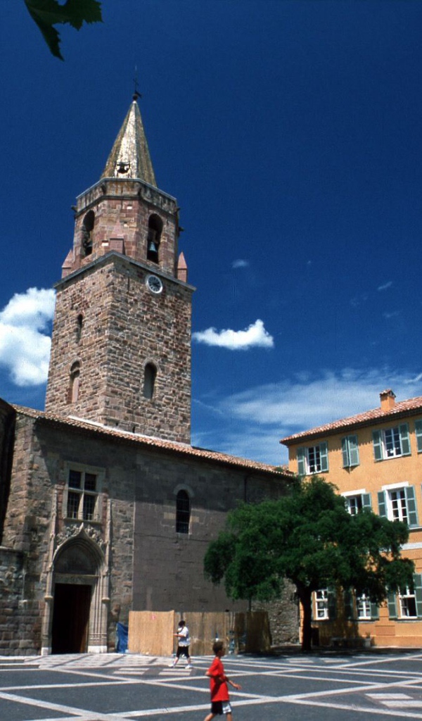 Церковь на курорте Порт Де Фрежюс, Франция