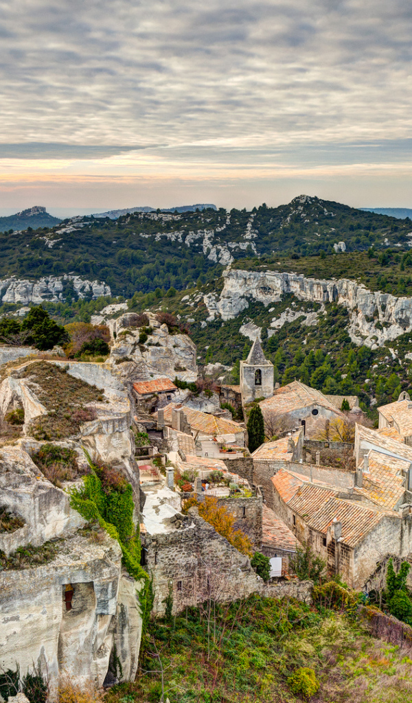 Город среди скал в Провансе, Франция