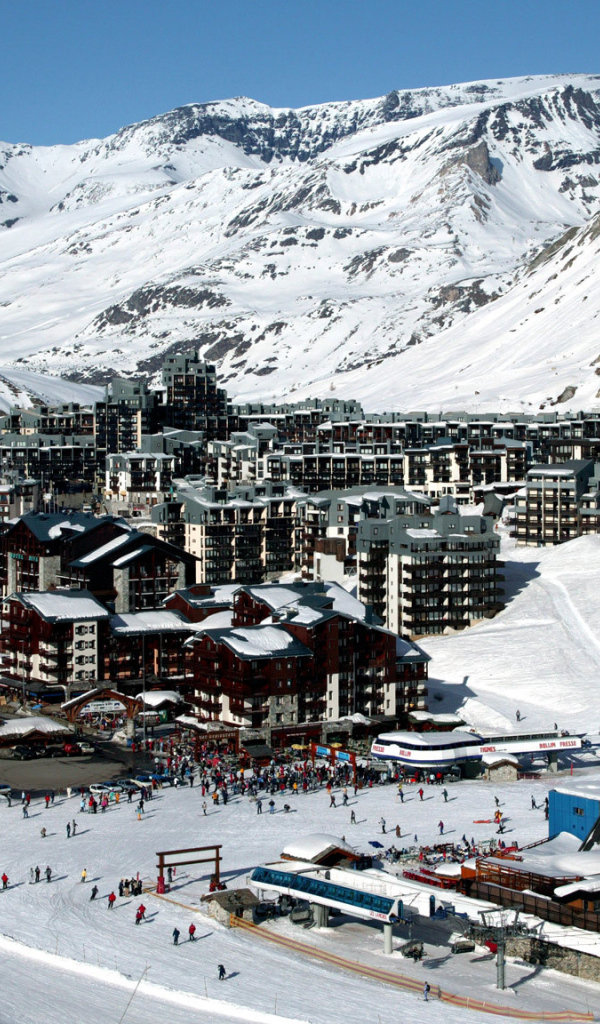 Город на горнолыжном курорте Тинь, Франция